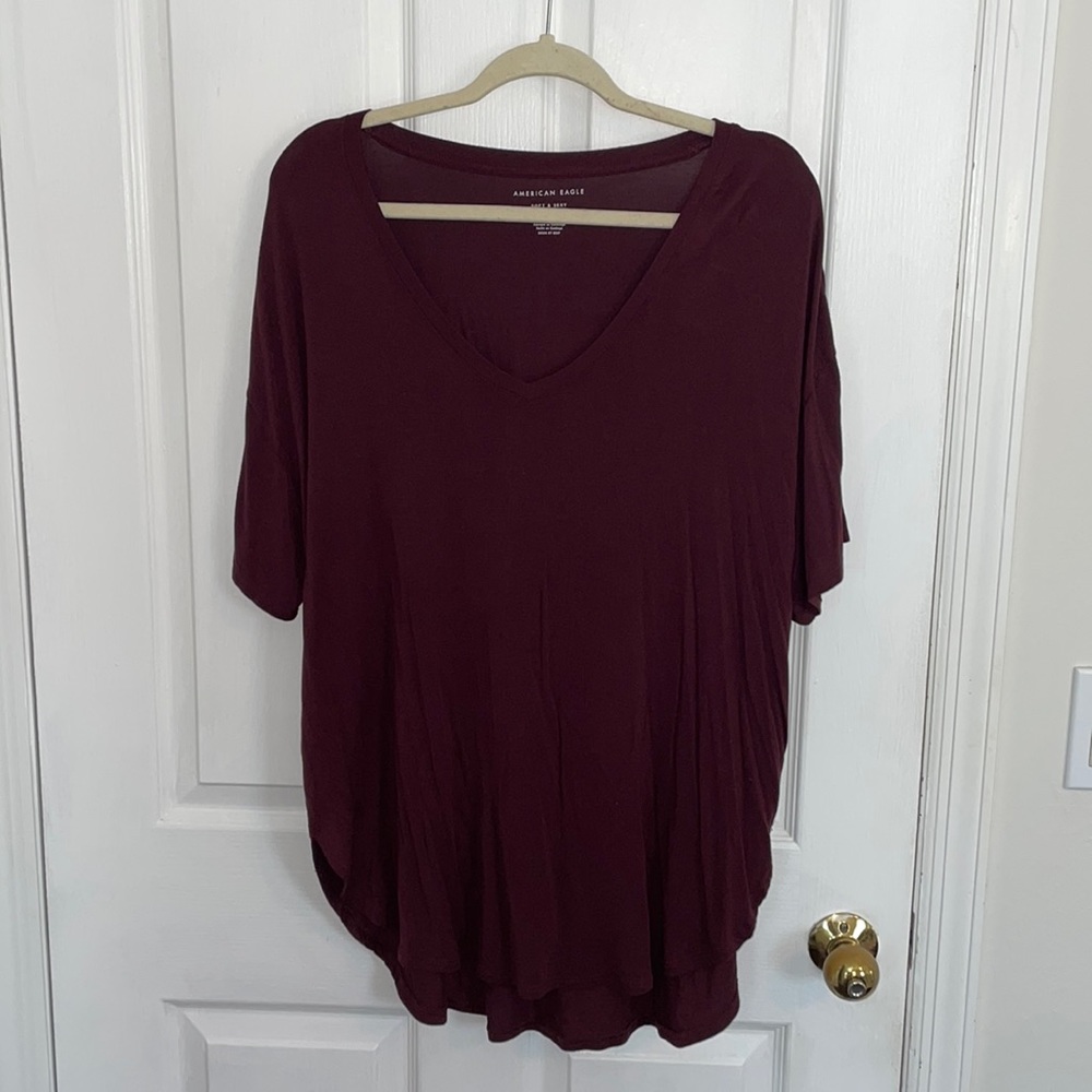 American Eagle V-neck Tee Size: L